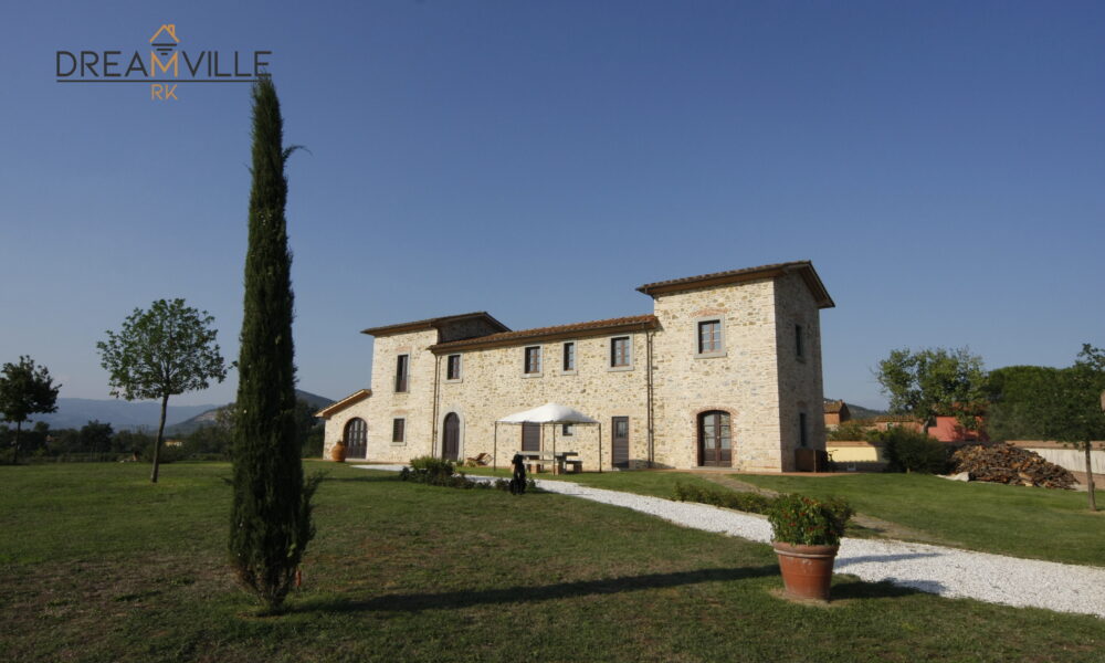 Villa in vendita in Toscana 370m² con giardino