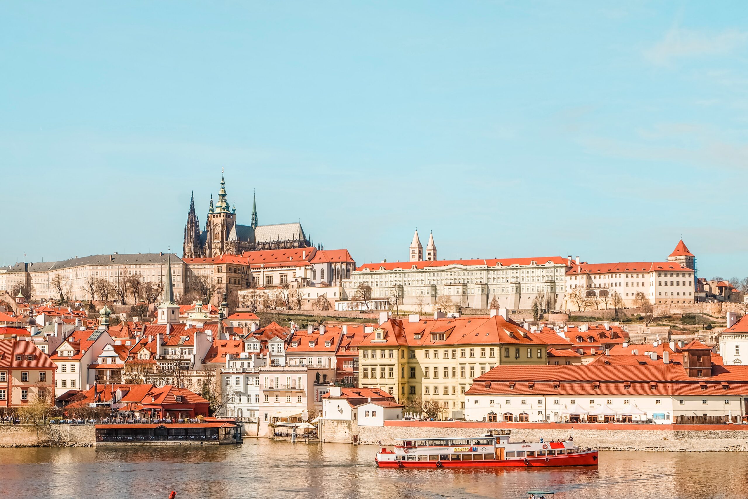 La storia dei monumenti iconici di Praga: Esplorare il patrimonio della città